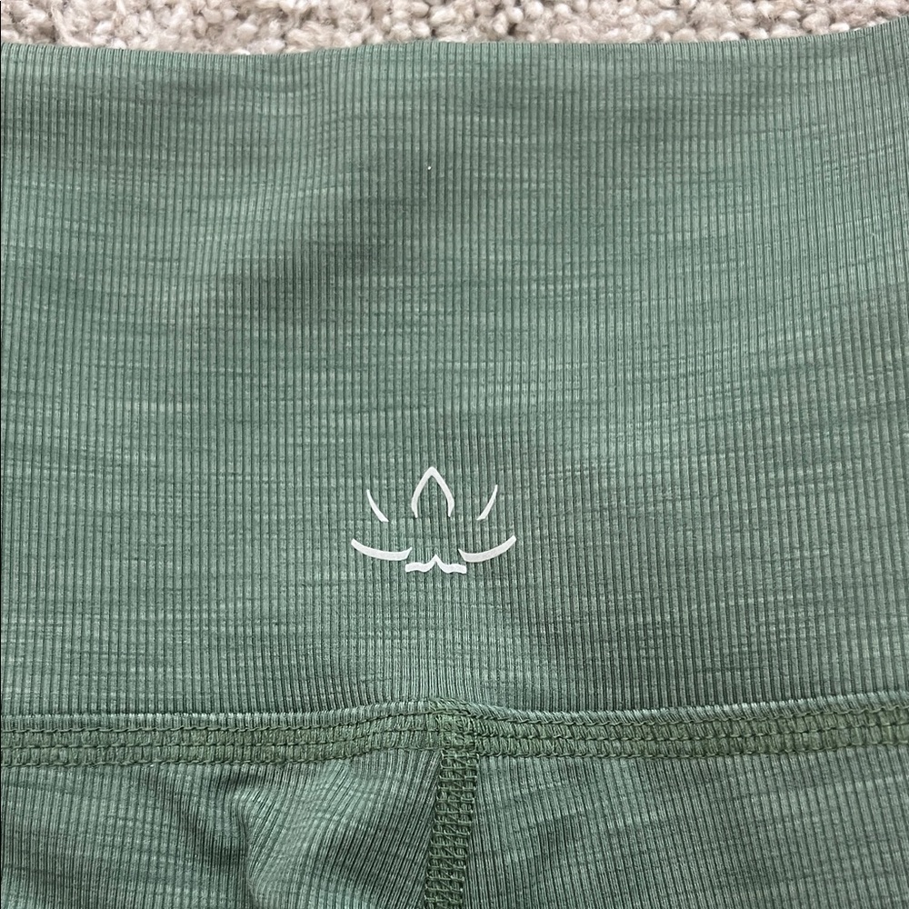 Beyond Yoga Ribbed Green High-Waisted Leggings💚 - Picture 2 of 4